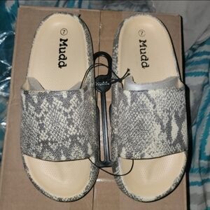 Mudd slides sandals W7 brand new in plastic. Snakeskin color.